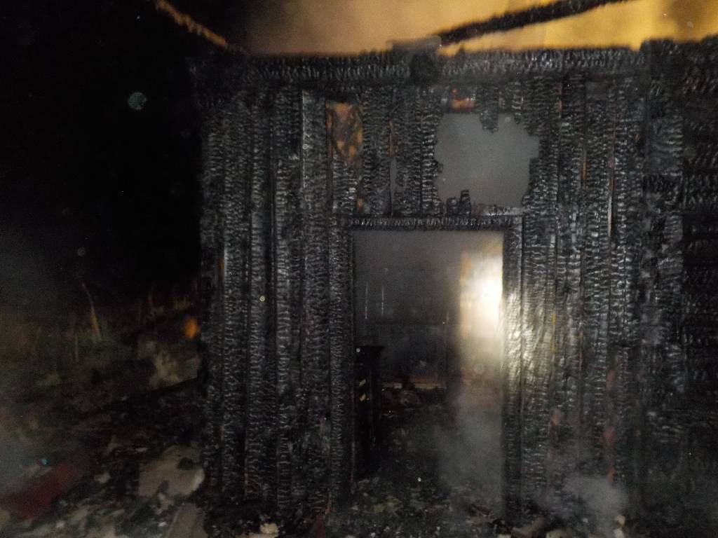 Сгорел дом на районе