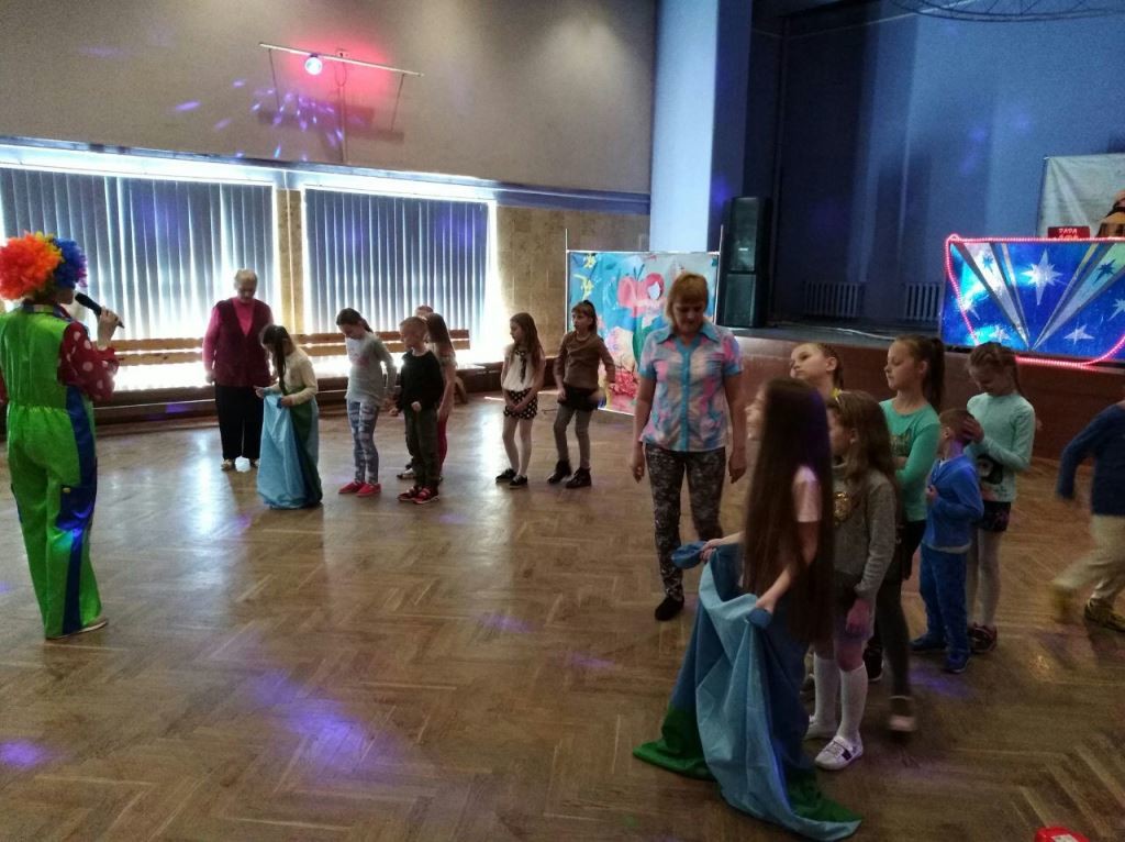 Во Дворце искусств прошла детская дискотека.