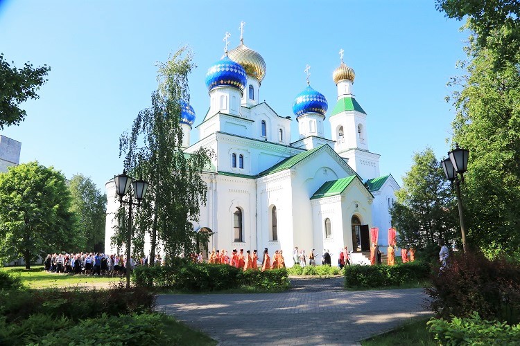 Епископ Серафим возглавил престольный праздник в Никольском кафедральном соборе Бобруйска Епископ Серафим возглавил престольный праздник в Никольском кафедральном соборе Бобруйска