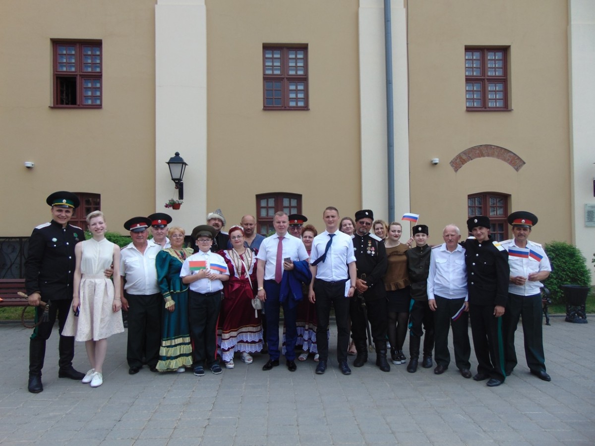 По приглашению Российского посольства, город Бобруйск представил единственный в Могилевской области народный казачий ансамбль «Вольница».