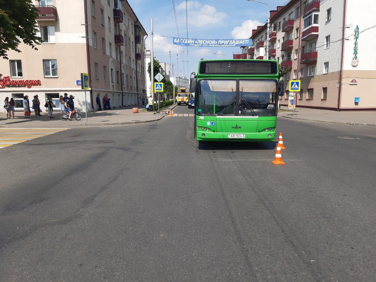 10 июня в Бобруйске в 14-23 57-летний местный житель, управляя рейсовым автобусом «Маз» возле дома 107 по ул. Советской совершил наезд на 10-летнего велосипедиста.
