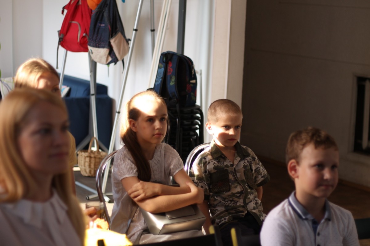12 июня в тайм-клубе «1387» прошел выпускной детского курса «Скорочтение» под руководством Дениса Васильева.