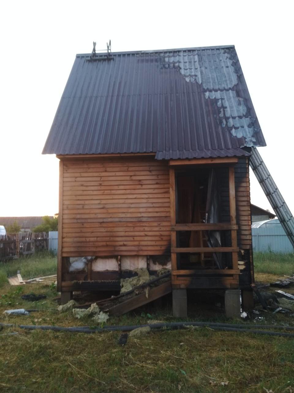 Ранним утром 20 июня 2019 года спасателям, на номер 112, поступило сообщение о загорании жилого дома по ул. Затишанской в д. Слободка Бобруйского района.