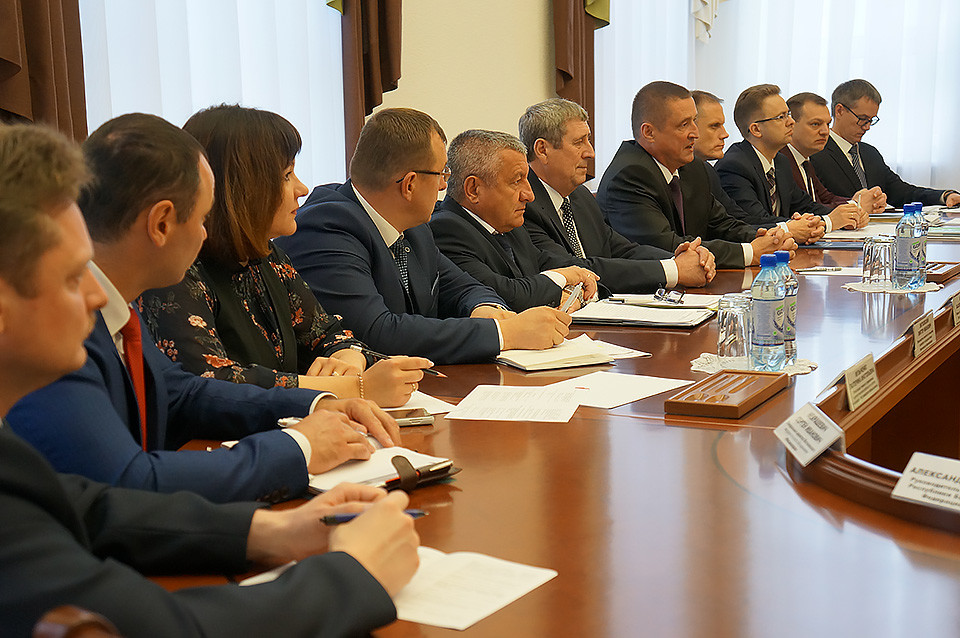 Дорожная и коммунальная техника бобруйского завода заинтересовала губернатора Приморского края Дорожная и коммунальная техника бобруйского завода заинтересовала губернатора Приморского края