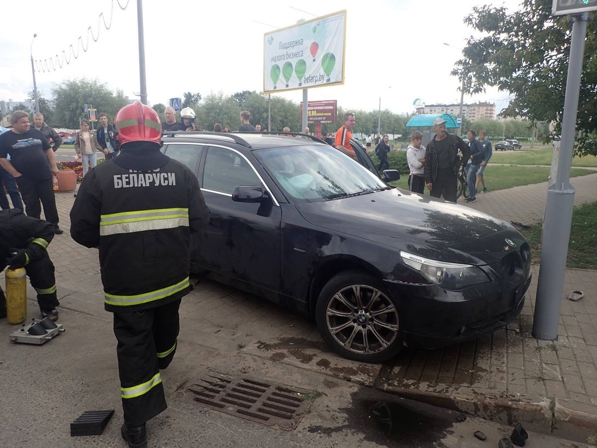 Спасли женщину. ДТП в Бобруйске Спасли женщину. ДТП в Бобруйске