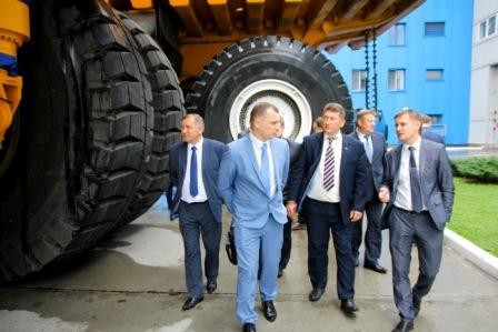 Руководство ОАО «Белшина» с рабочим визитом посетило ОАО «БЕЛАЗ» Руководство ОАО «Белшина» с рабочим визитом посетило ОАО «БЕЛАЗ»