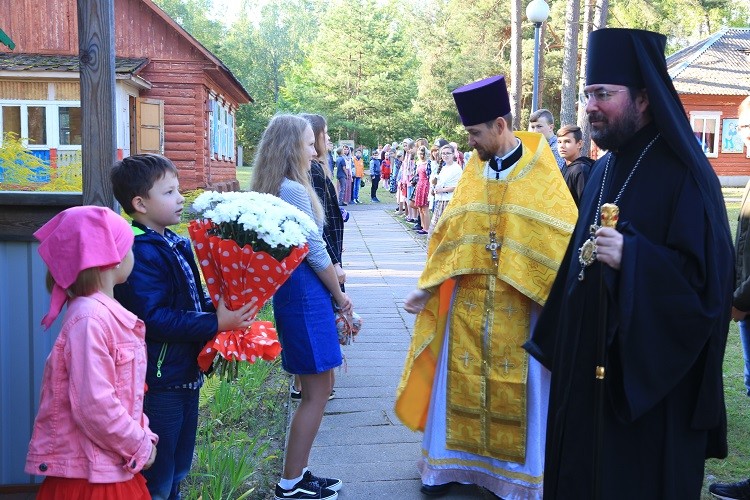 Воскресная Божественная литургия совершена в летней православной школе «Дружба» Воскресная Божественная литургия совершена в летней православной школе «Дружба»