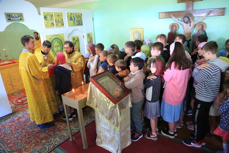 Воскресная Божественная литургия совершена в летней православной школе «Дружба» Воскресная Божественная литургия совершена в летней православной школе «Дружба»