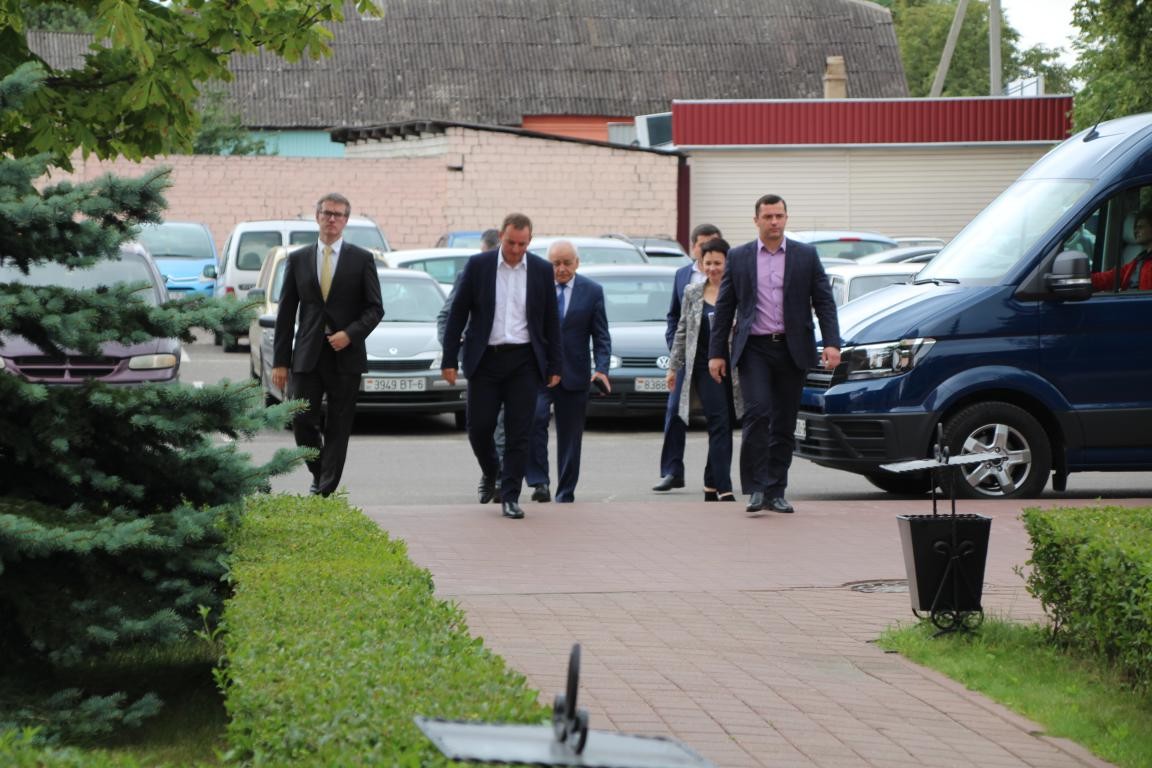 Делегации из Узбекистана показали, как делают бобруйский зефир Делегации из Узбекистана показали, как делают бобруйский зефир