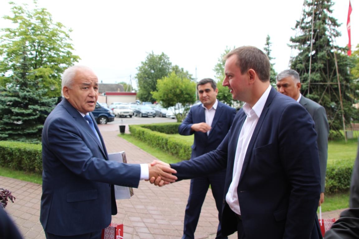 Делегации из Узбекистана показали, как делают бобруйский зефир Делегации из Узбекистана показали, как делают бобруйский зефир