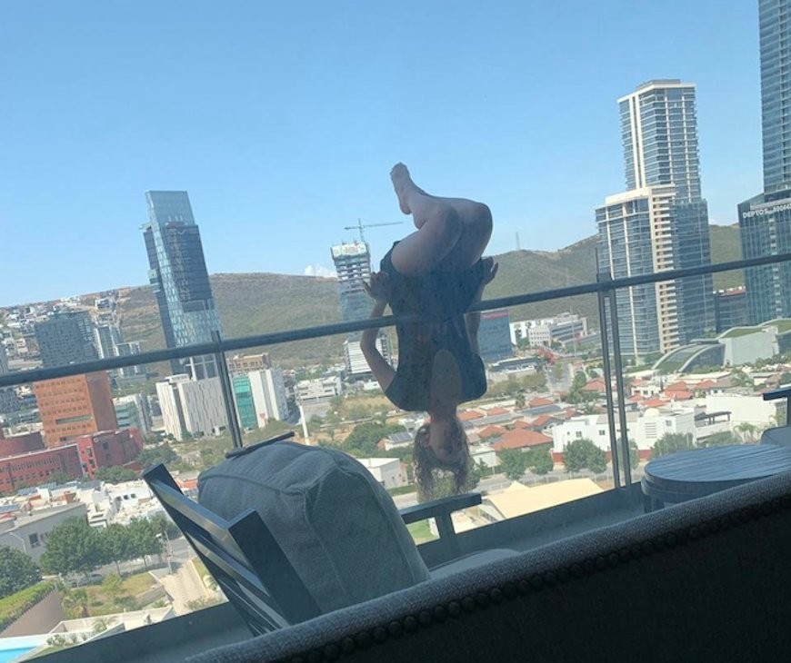 Блогерша сделала снимок для Instagram за секунду до того, как сорвалась с шестого этажа Блогерша сделала снимок для Instagram за секунду до того, как сорвалась с шестого этажа