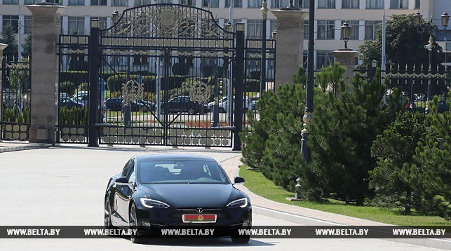Илон Маск утверждает, что не дарил Tesla Лукашенко Илон Маск утверждает, что не дарил Tesla Лукашенко