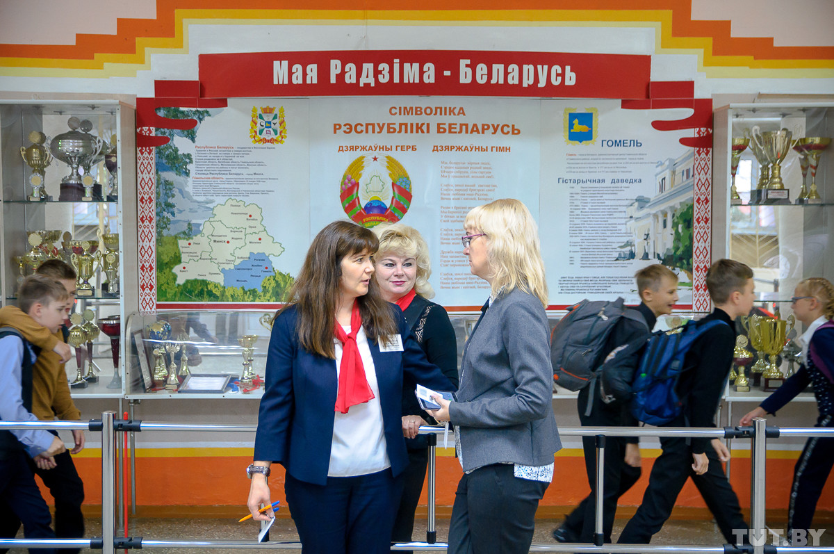 «Директора за что?!» Что происходит в школе, где «приказом президента» вернули на работу учителя «Директора за что?!» Что происходит в школе, где «приказом президента» вернули на работу учителя