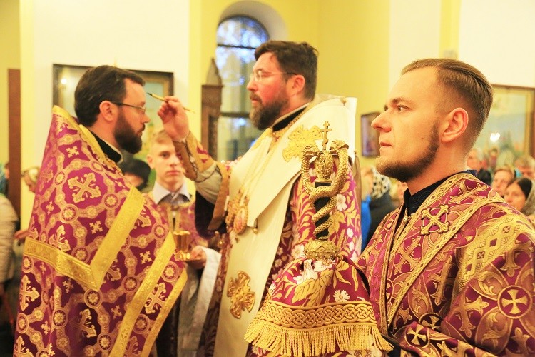Епископ Серафим совершил праздничное всенощное бдение и чин воздвижения Креста Господня в Никольском кафедральном соборе Епископ Серафим совершил праздничное всенощное бдение и чин воздвижения Креста Господня в Никольском кафедральном соборе