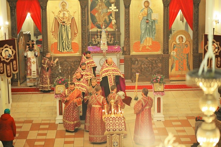 Епископ Серафим совершил праздничное всенощное бдение и чин воздвижения Креста Господня в Никольском кафедральном соборе Епископ Серафим совершил праздничное всенощное бдение и чин воздвижения Креста Господня в Никольском кафедральном соборе