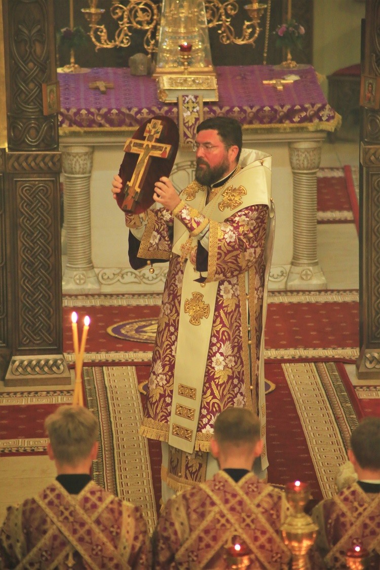 Епископ Серафим совершил праздничное всенощное бдение и чин воздвижения Креста Господня в Никольском кафедральном соборе Епископ Серафим совершил праздничное всенощное бдение и чин воздвижения Креста Господня в Никольском кафедральном соборе