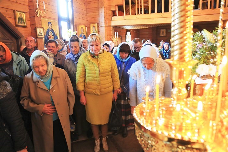 Божественная литургия в день престольного праздника храма в честь иконы Божией Матери «Целительница» Божественная литургия в день престольного праздника храма в честь иконы Божией Матери «Целительница»