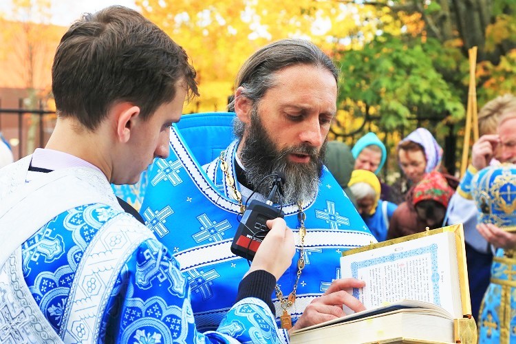 Божественная литургия в день престольного праздника храма в честь иконы Божией Матери «Целительница» Божественная литургия в день престольного праздника храма в честь иконы Божией Матери «Целительница»