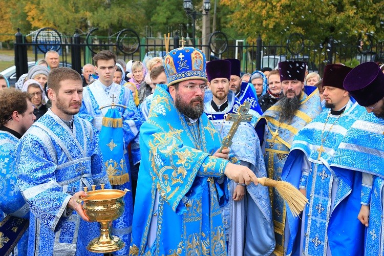 Божественная литургия в день престольного праздника храма в честь иконы Божией Матери «Целительница» Божественная литургия в день престольного праздника храма в честь иконы Божией Матери «Целительница»