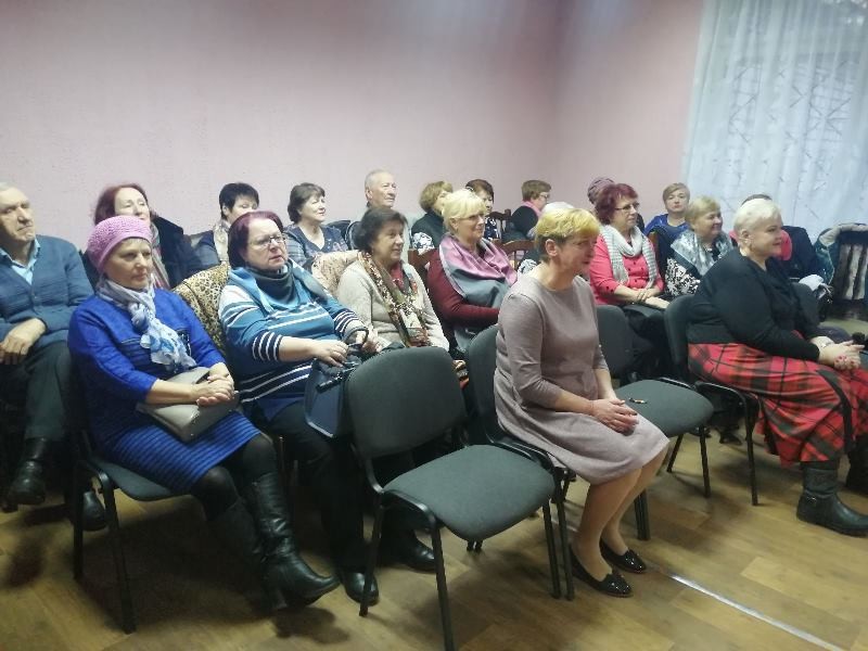 Покровский семейный хор посетил ТЦСОН Первомайского района