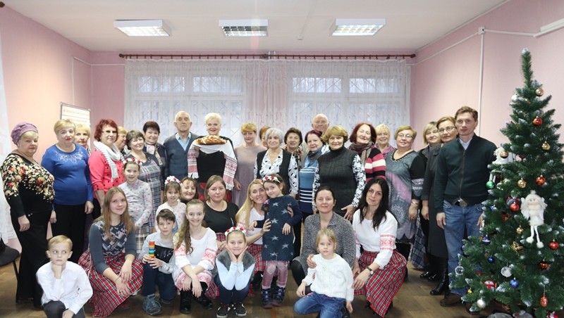 Покровский семейный хор посетил ТЦСОН Первомайского района