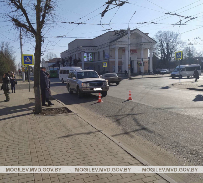 водительница тойоты сбила девушку на пешеходном переходе