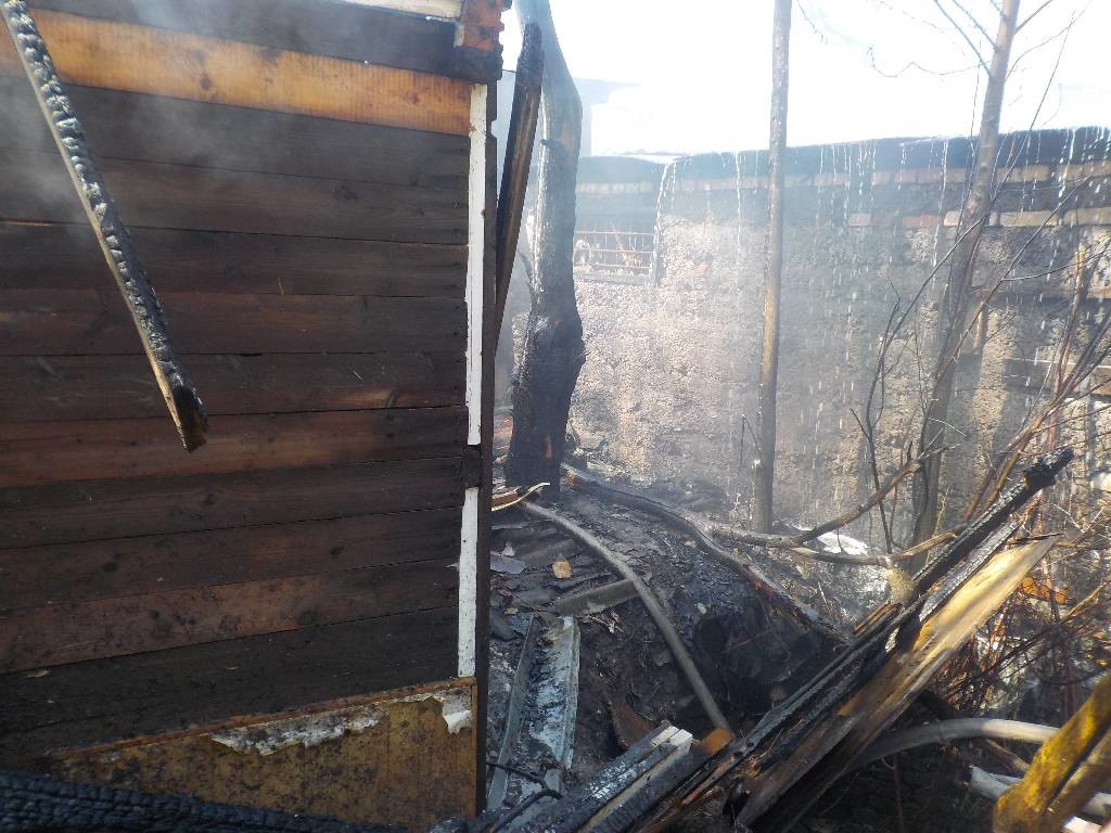 в бобруйске горел сарай вероятно из-за детских игр с огнём
