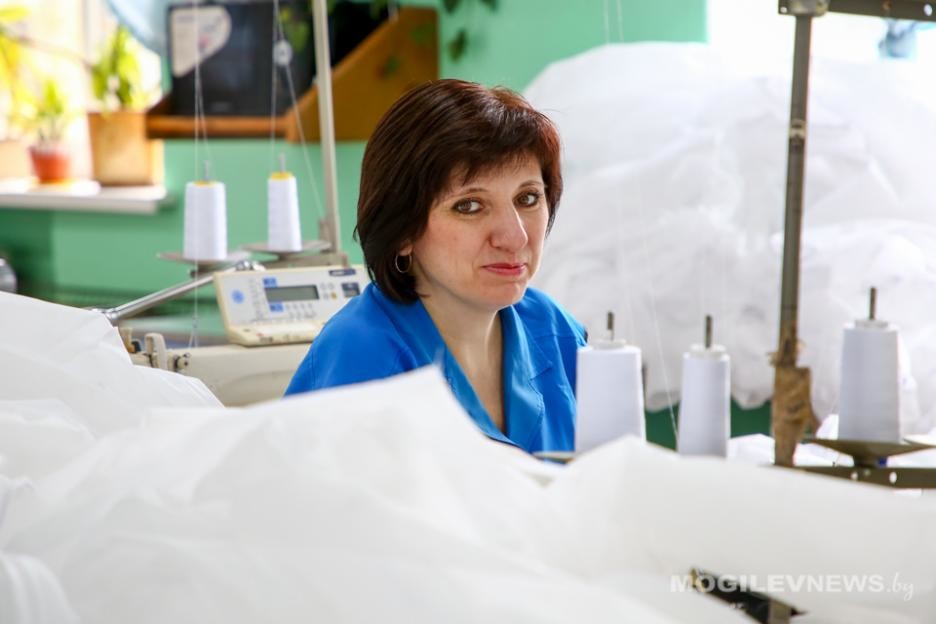 Каждый день - тысяча защитных костюмов и 200 тысяч масок. Фоторепортаж со Каждый день - тысяча защитных костюмов и 200 тысяч масок. Фоторепортаж со