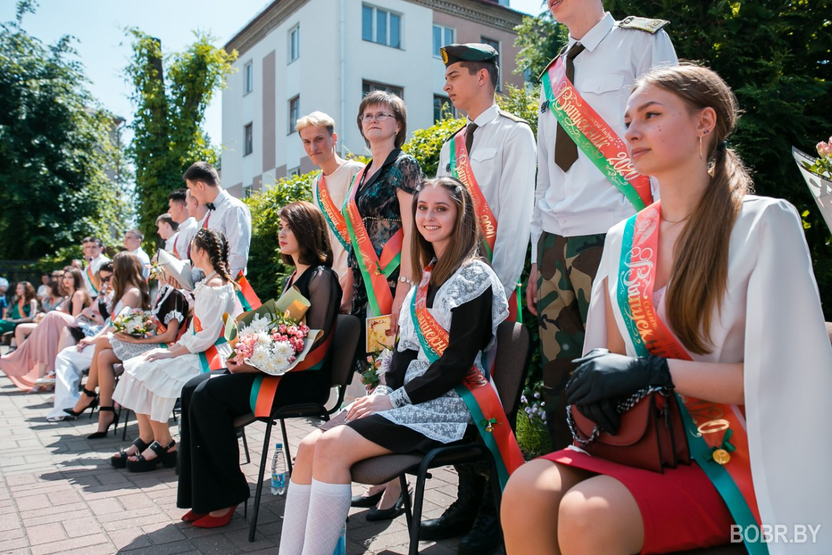 Сш 27 бобруйск. Школа 27 Бобруйск. Бобруйск выпускной. Бобруйск школа колледж искусств. Школьный выпускной 2020.