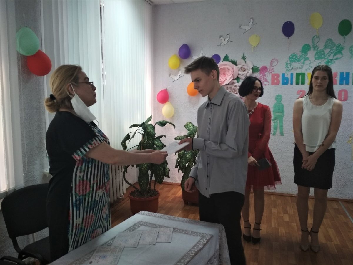 Выпускной-2020. Как одиннадцатиклассники Бобруйского района прощались со школой Выпускной-2020. Как одиннадцатиклассники Бобруйского района прощались со школой