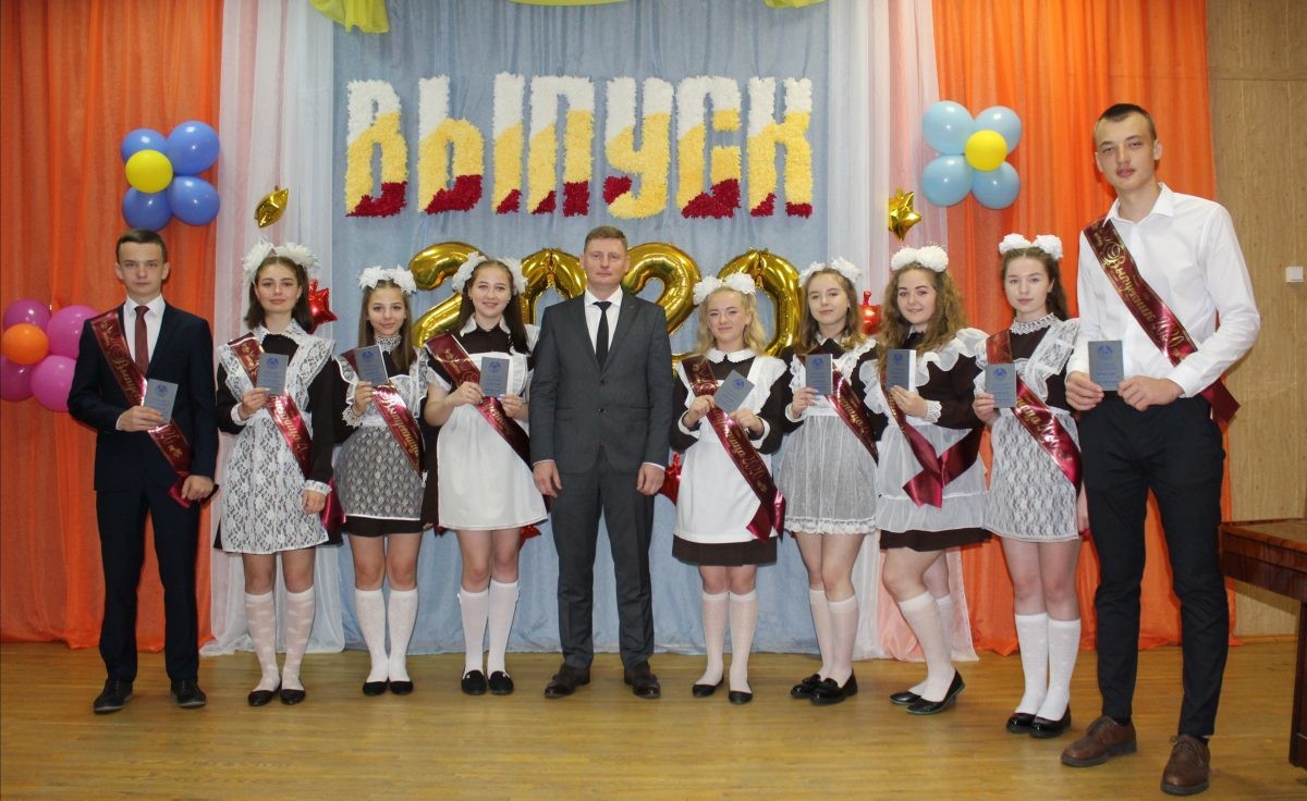 Выпускной-2020. Как одиннадцатиклассники Бобруйского района прощались со школой Выпускной-2020. Как одиннадцатиклассники Бобруйского района прощались со школой