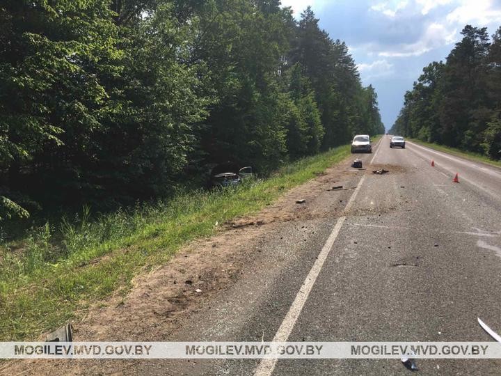 Под Бобруйском Opel врезался в Ford и вылетел в кювет: пострадали водитель и 8-летняя пассажирка Под Бобруйском Opel врезался в Ford и вылетел в кювет: пострадали водитель и 8-летняя пассажирка