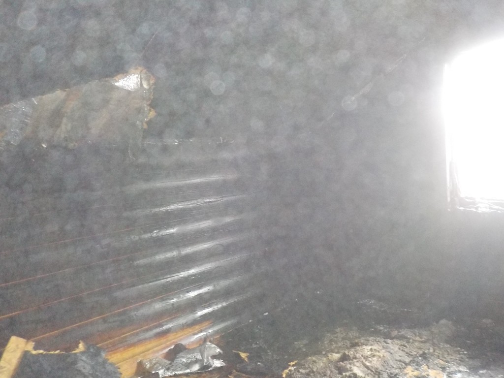 Пожар из-за молнии: на улице Заря горел дом