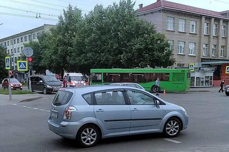 На Интернациональной автобус сбил ребёнка на велосипеде На Интернациональной автобус сбил ребёнка на велосипеде