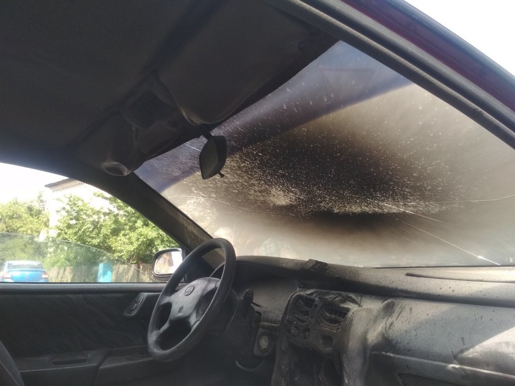 В Бобруйске прохожий помог потушить загоревшийся автомобиль