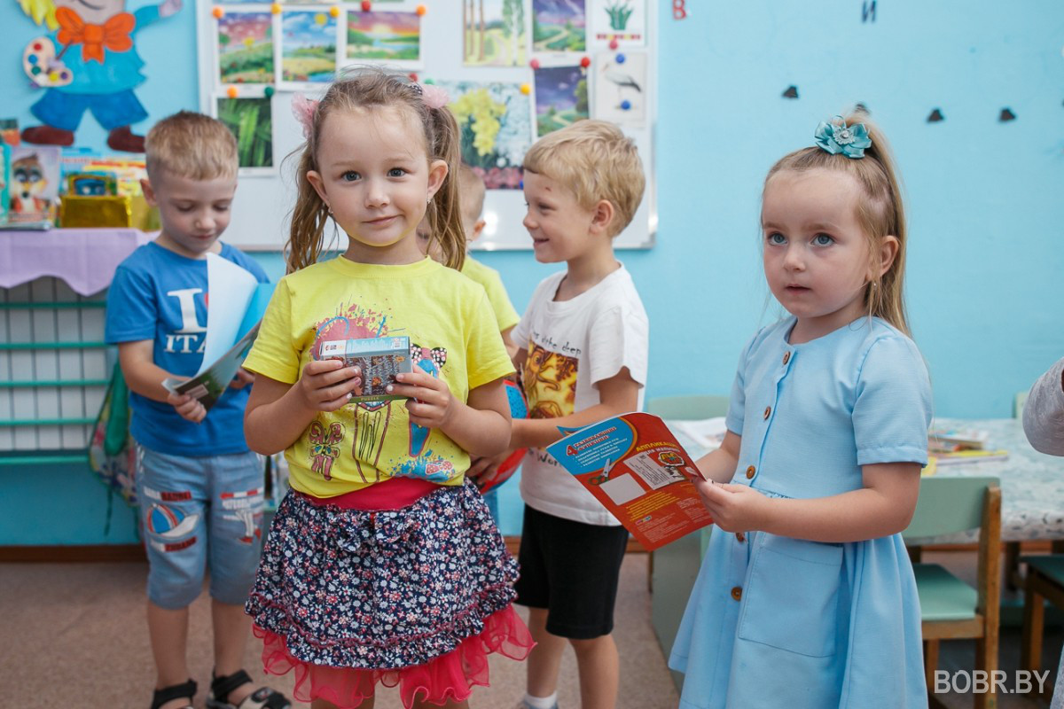 В Мышковичах молодожёнам вместо цветов дарили игрушки: они их передали в детский сад В Мышковичах молодожёнам вместо цветов дарили игрушки: они их передали в детский сад