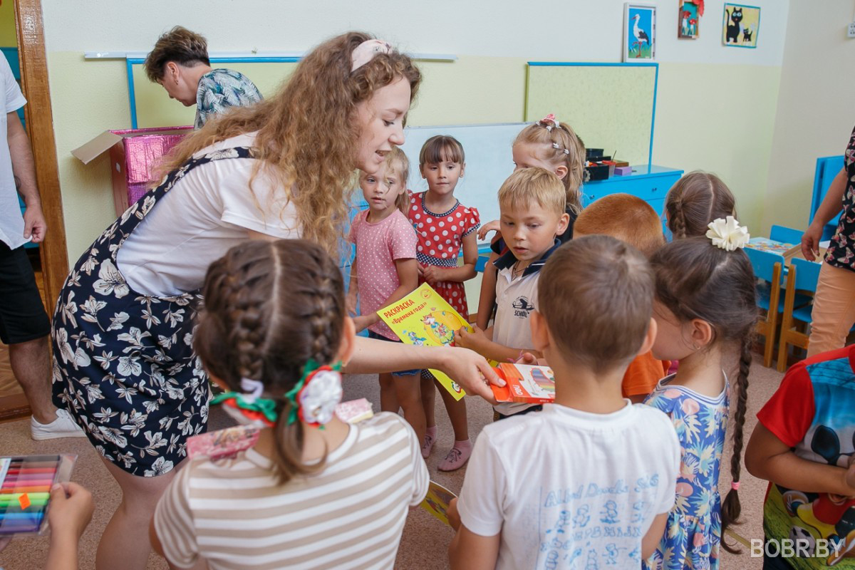 В Мышковичах молодожёнам вместо цветов дарили игрушки: они их передали в детский сад В Мышковичах молодожёнам вместо цветов дарили игрушки: они их передали в детский сад