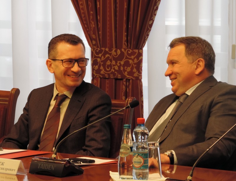 «Зарплата вырастет в два раза». Сравниваем обещания Лукашенко во всех его предвыборных программах «Зарплата вырастет в два раза». Сравниваем обещания Лукашенко во всех его предвыборных программах