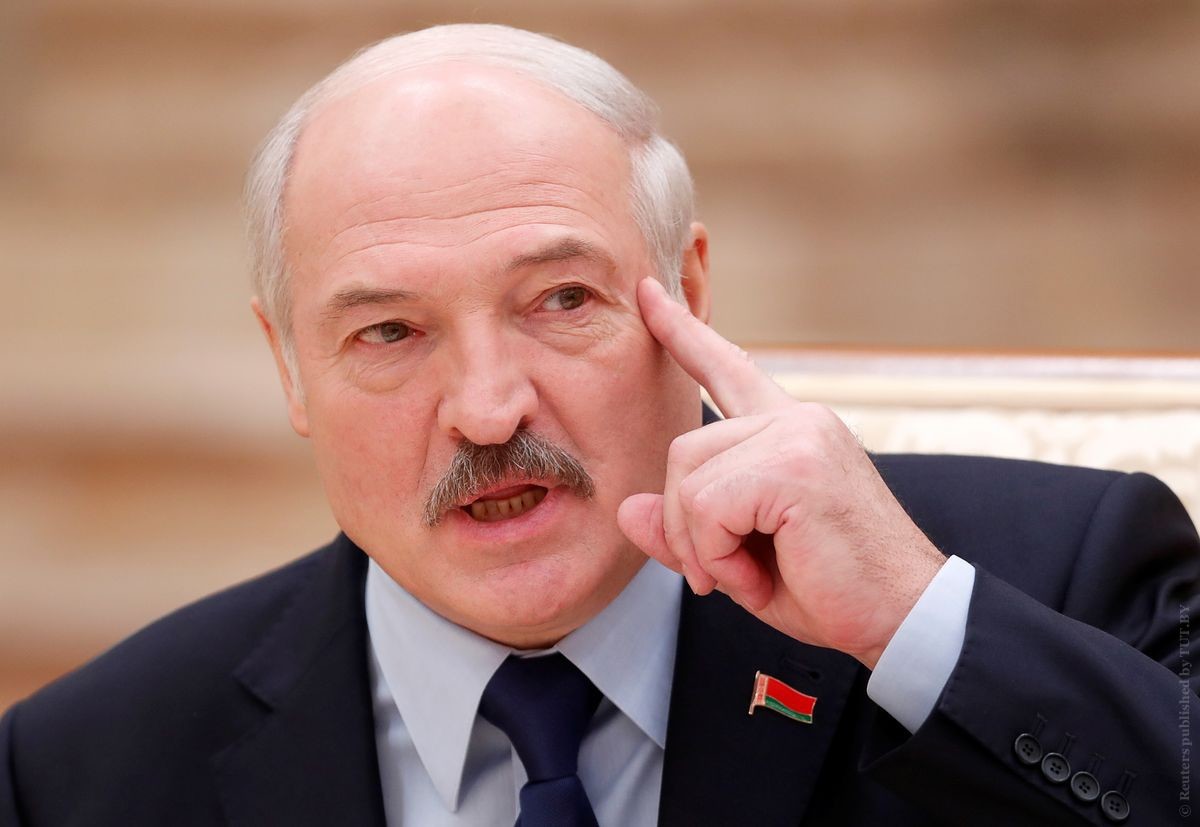 «Зарплата вырастет в два раза». Сравниваем обещания Лукашенко во всех его предвыборных программах «Зарплата вырастет в два раза». Сравниваем обещания Лукашенко во всех его предвыборных программах