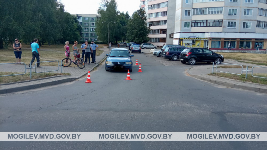 В Бобруйске под колеса авто попала велосипедистка В Бобруйске под колеса авто попала велосипедистка