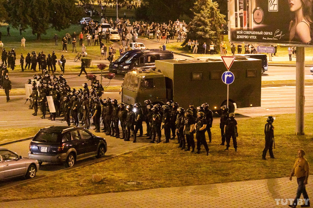Как Беларусь протестовала в вечер выборов. Фотофакт Как Беларусь протестовала в вечер выборов. Фотофакт