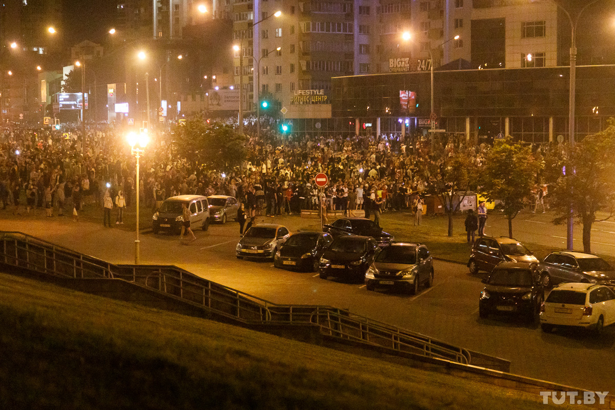 Как Беларусь протестовала в вечер выборов. Фотофакт Как Беларусь протестовала в вечер выборов. Фотофакт