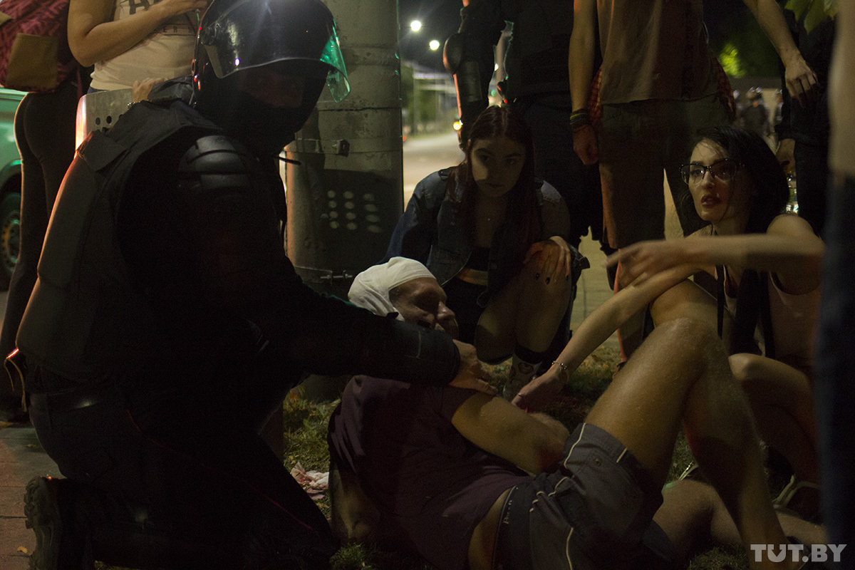 Как Беларусь протестовала в вечер выборов. Фотофакт Как Беларусь протестовала в вечер выборов. Фотофакт
