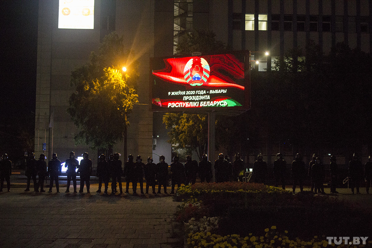 Как Беларусь протестовала в вечер выборов. Фотофакт Как Беларусь протестовала в вечер выборов. Фотофакт