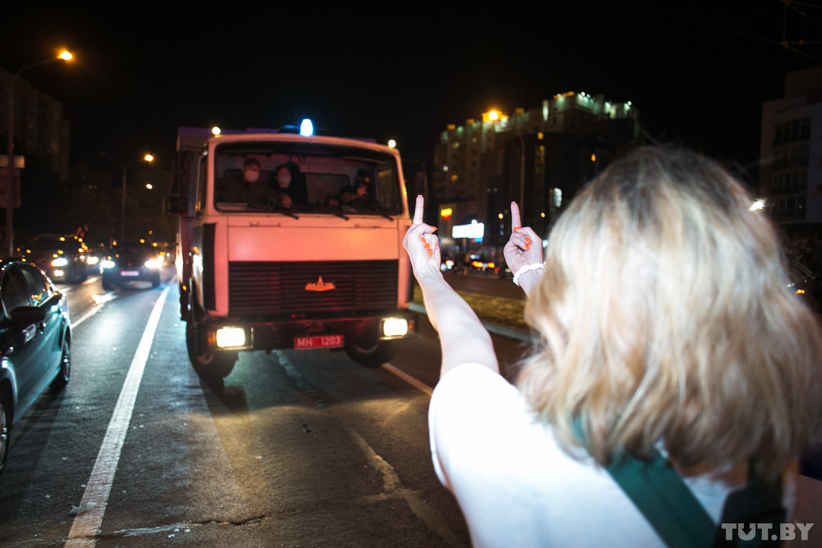 Как Беларусь протестовала в вечер выборов. Фотофакт Как Беларусь протестовала в вечер выборов. Фотофакт