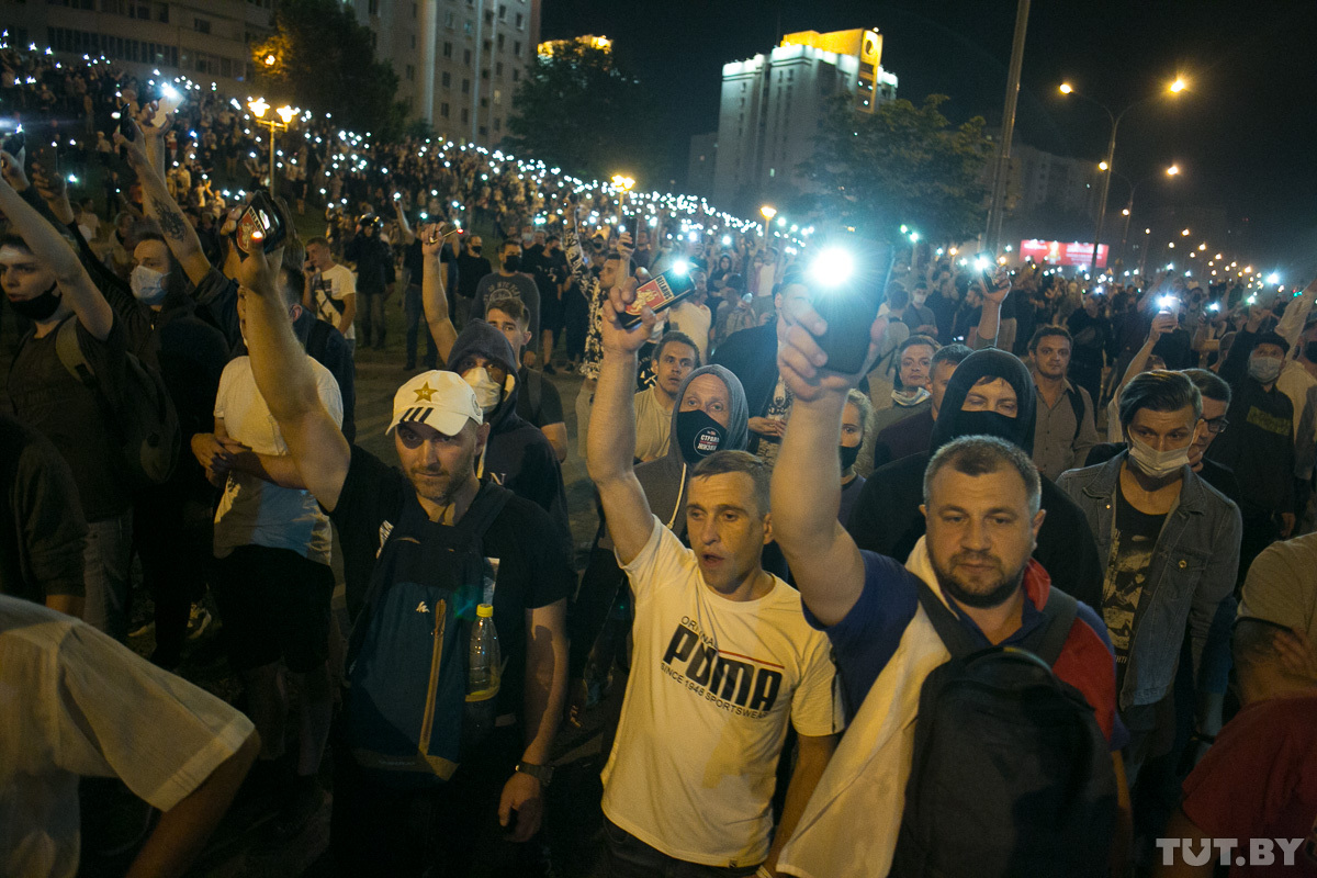 Как Беларусь протестовала в вечер выборов. Фотофакт Как Беларусь протестовала в вечер выборов. Фотофакт