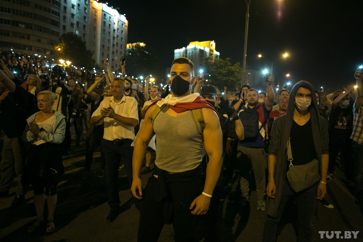 Как Беларусь протестовала в вечер выборов. Фотофакт Как Беларусь протестовала в вечер выборов. Фотофакт