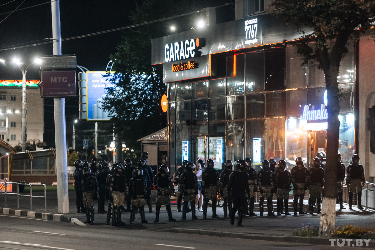 Как Беларусь протестовала в вечер выборов. Фотофакт Как Беларусь протестовала в вечер выборов. Фотофакт