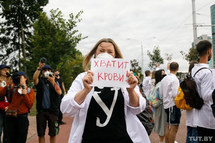 Более тысячи врачей, ученых, преподавателей требуют остановить насилие и освободить задержанных Более тысячи врачей, ученых, преподавателей требуют остановить насилие и освободить задержанных