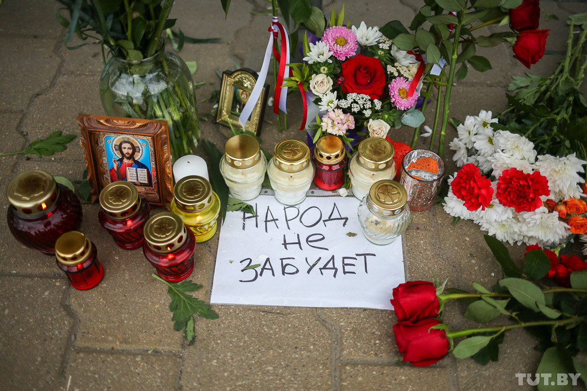 Тысячи девушек с цветами, солидарность медиков и «грустный» министр. Четвертый день протестов — в фото Тысячи девушек с цветами, солидарность медиков и «грустный» министр. Четвертый день протестов — в фото